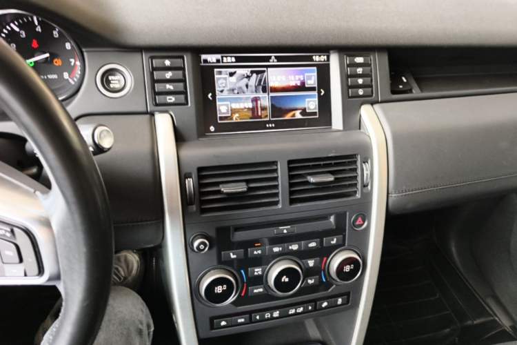 Used Land Rover Discovery Sport 2015 2.0T SE Audio And AC Panel