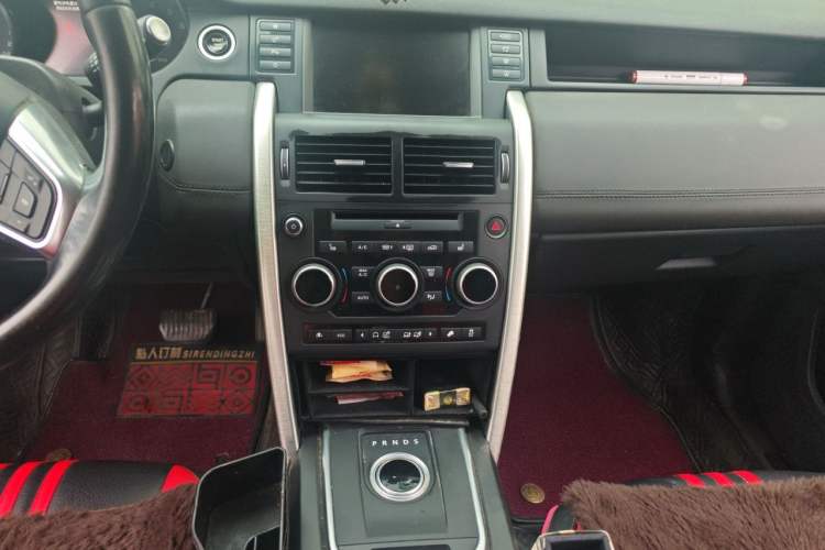 Used Land Rover Discovery Sport 2015 2.0T SE Audio And AC Panel