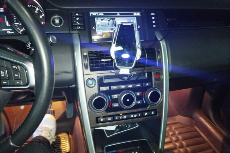 Used Land Rover Discovery Sport 2015 2.0T HSE LUXURY Audio And AC Panel