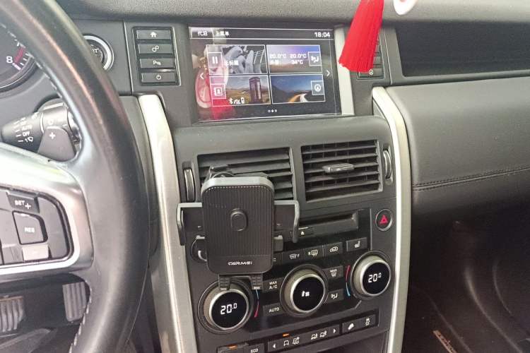 Used Land Rover Discovery Sport 2015 2.0T SE Audio And AC Panel