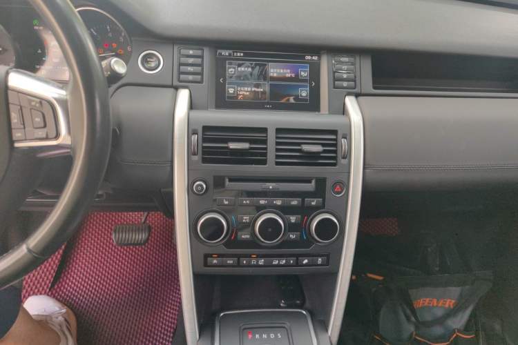 Used Land Rover Discovery Sport 2015 2.0T SE Audio And AC Panel