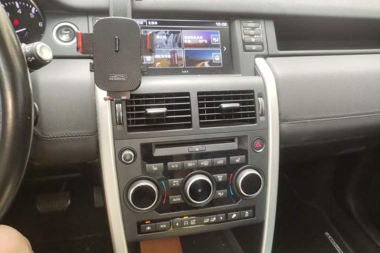 Used Land Rover Discovery Sport 2015 2.0T SE Audio And AC Panel