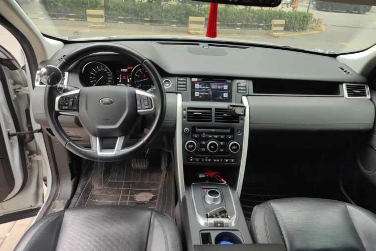 Used Land Rover Discovery Sport 2015 2.0T SE Center Console