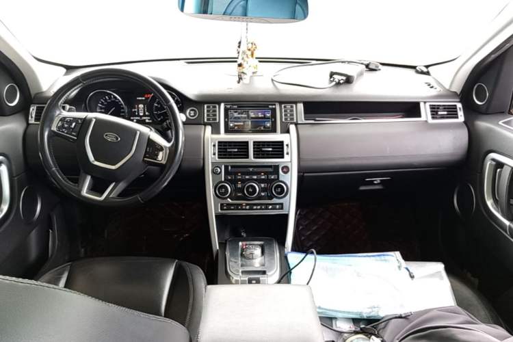Used Land Rover Discovery Sport 2015 2.0T SE Center Console
