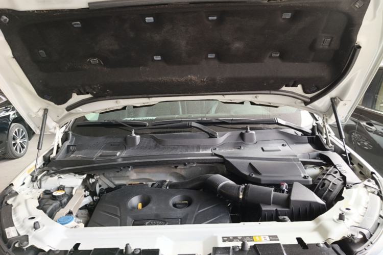 Used Land Rover Discovery Sport 2015 2.0T SE Engine Bay
