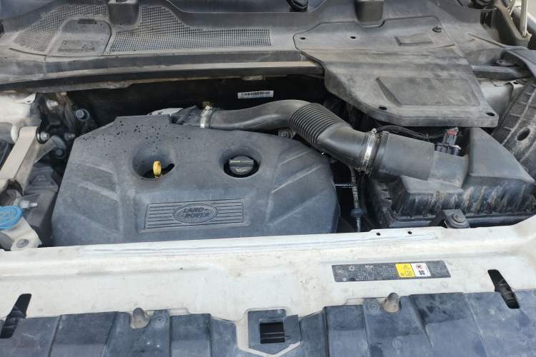 Used Land Rover Discovery Sport 2015 2.0T HSE LUXURY Engine Bay