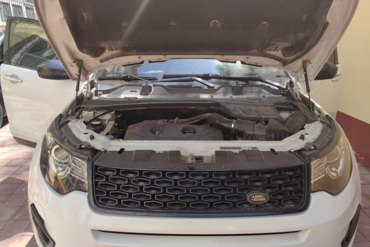 Used Land Rover Discovery Sport 2015 2.0T HSE LUXURY Engine Bay