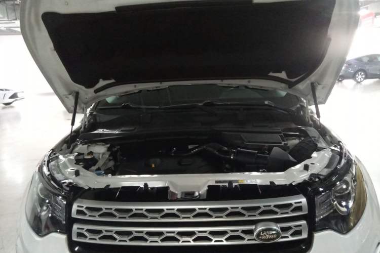 Used Land Rover Discovery Sport 2015 2.0T HSE LUXURY Engine Bay
