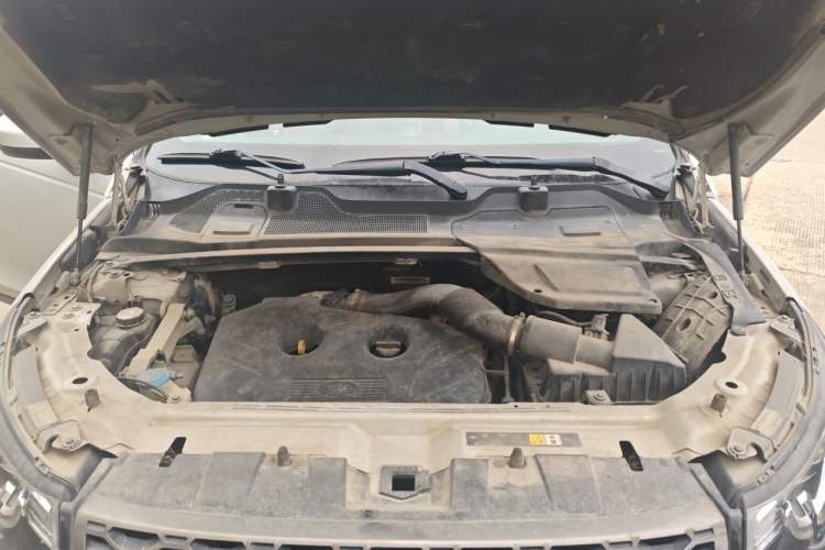 Used Land Rover Discovery Sport 2015 2.0T SE Engine Bay
