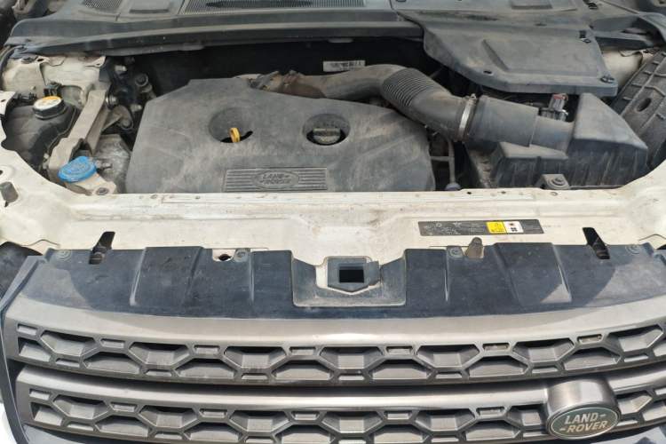 Used Land Rover Discovery Sport 2015 2.0T SE Engine Bay