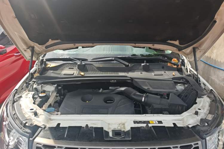 Used Land Rover Discovery Sport 2015 2.0T SE Engine Bay