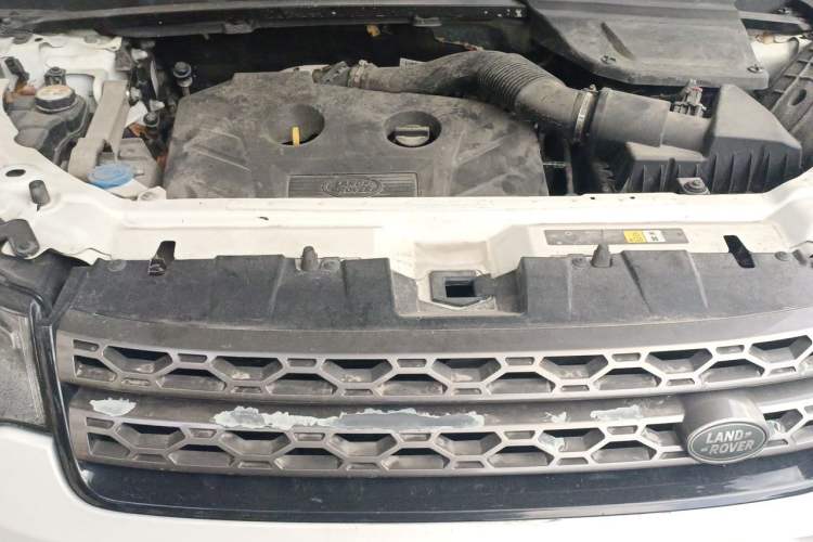 Used Land Rover Discovery Sport 2015 2.0T SE Engine Bay