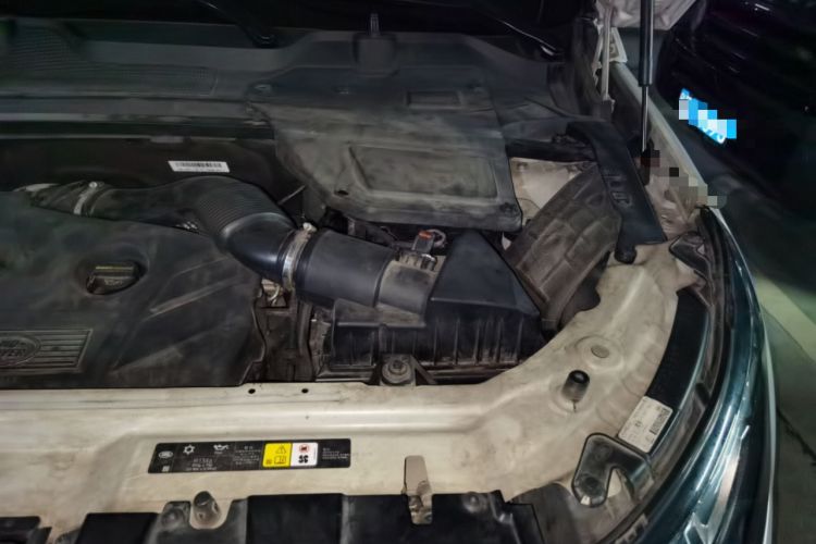 Used Land Rover Discovery Sport 2015 2.0T SE Engine Bay Left