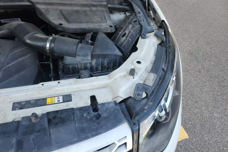 Used Land Rover Discovery Sport 2015 2.0T HSE LUXURY Engine Bay Left