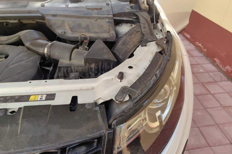 Used Land Rover Discovery Sport 2015 2.0T HSE LUXURY Engine Bay Left