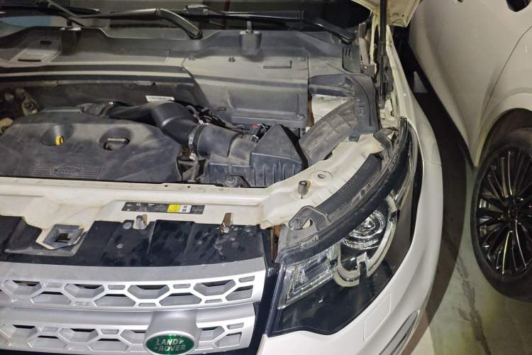 Used Land Rover Discovery Sport 2015 2.0T HSE LUXURY Engine Bay Left