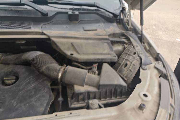 Used Land Rover Discovery Sport 2015 2.0T SE Engine Bay Left