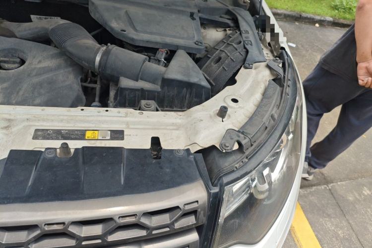 Used Land Rover Discovery Sport 2015 2.0T SE Engine Bay Left