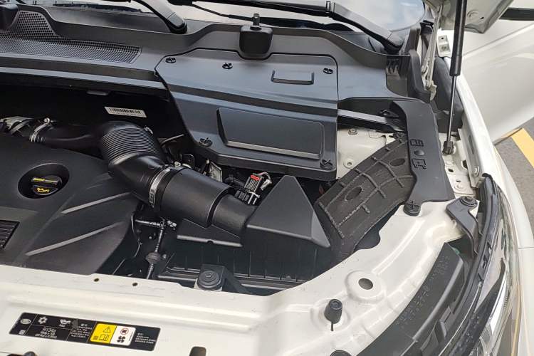 Used Land Rover Discovery Sport 2015 2.0T HSE LUXURY Engine Bay Left