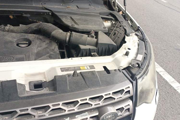 Used Land Rover Discovery Sport 2015 2.0T SE Engine Bay Left