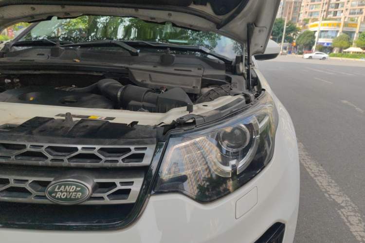 Used Land Rover Discovery Sport 2015 2.0T SE Engine Bay Left