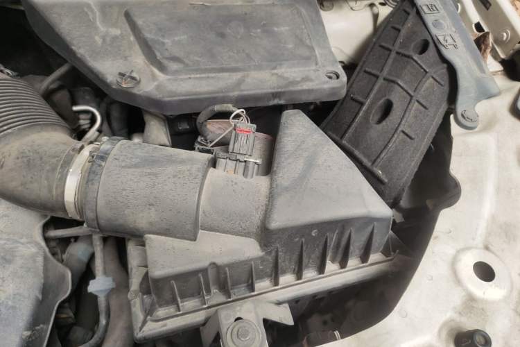 Used Land Rover Discovery Sport 2015 2.0T SE Engine Bay Left