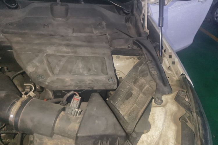 Used Land Rover Discovery Sport 2015 2.0T SE Engine Bay Left