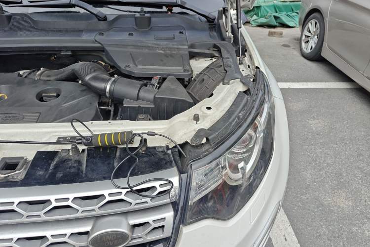 Used Land Rover Discovery Sport 2015 2.0T HSE LUXURY Engine Bay Left