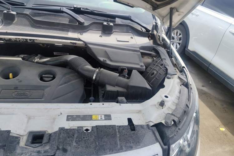 Used Land Rover Discovery Sport 2015 2.0T HSE LUXURY Engine Bay Left