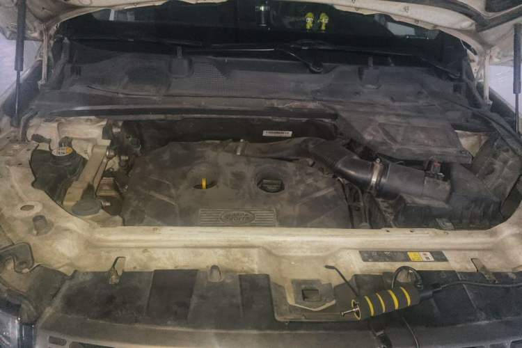 Used Land Rover Discovery Sport 2015 2.0T SE Engine Bay