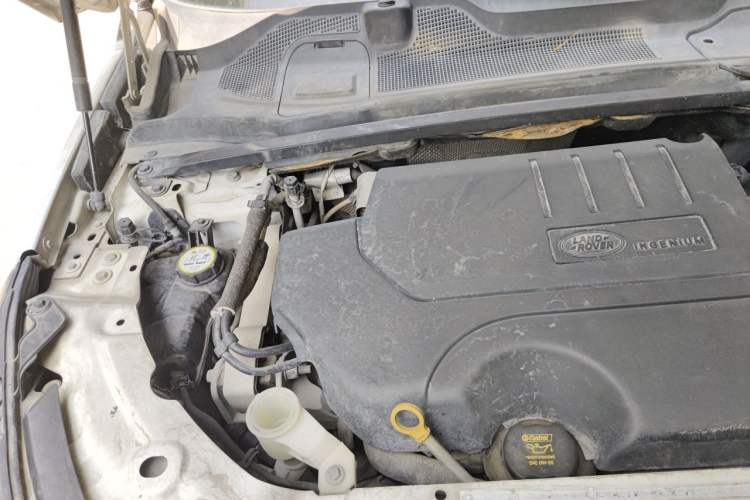 Used Land Rover Discovery Sport 2015 2.0T SE Engine Bay Right