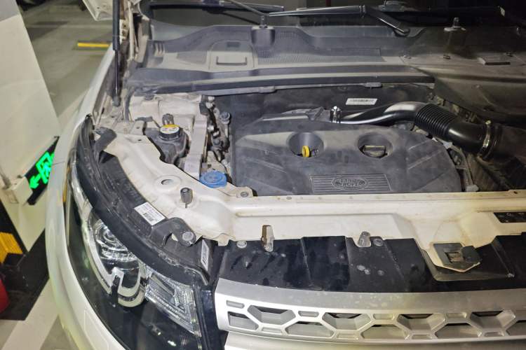 Used Land Rover Discovery Sport 2015 2.0T HSE LUXURY Engine Bay Right