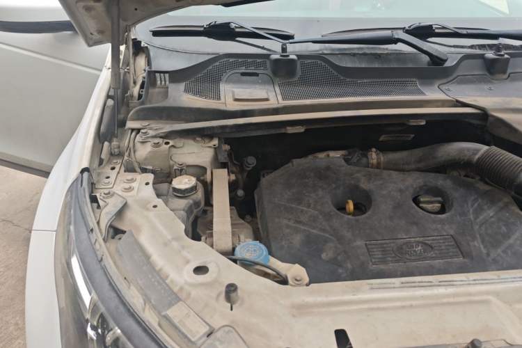 Used Land Rover Discovery Sport 2015 2.0T SE Engine Bay Right