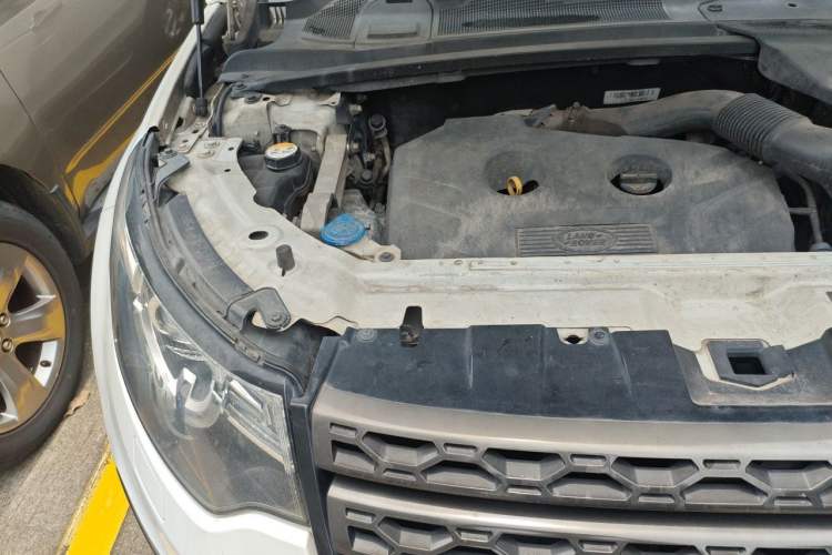 Used Land Rover Discovery Sport 2015 2.0T SE Engine Bay Right