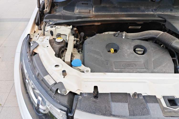 Used Land Rover Discovery Sport 2015 2.0T SE Engine Bay Right