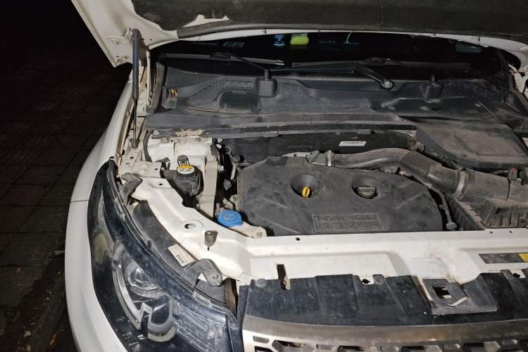 Used Land Rover Discovery Sport 2015 2.0T SE Engine Bay Right