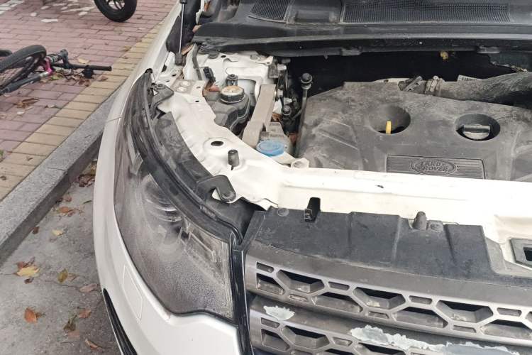 Used Land Rover Discovery Sport 2015 2.0T SE Engine Bay Right