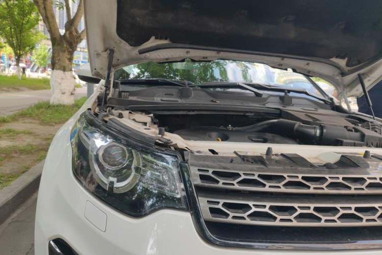 Used Land Rover Discovery Sport 2015 2.0T SE Engine Bay Right