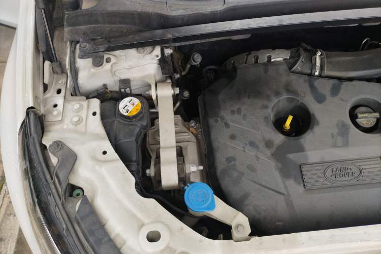 Used Land Rover Discovery Sport 2015 2.0T HSE LUXURY Engine Bay Right