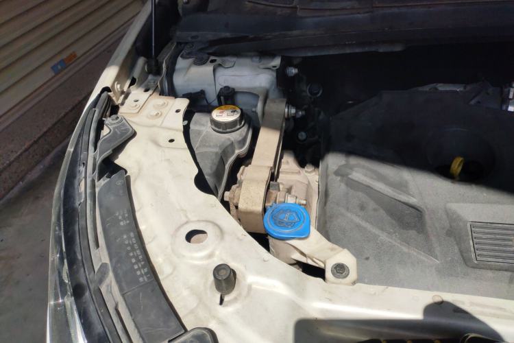 Used Land Rover Discovery Sport 2015 2.0T SE Engine Bay Right