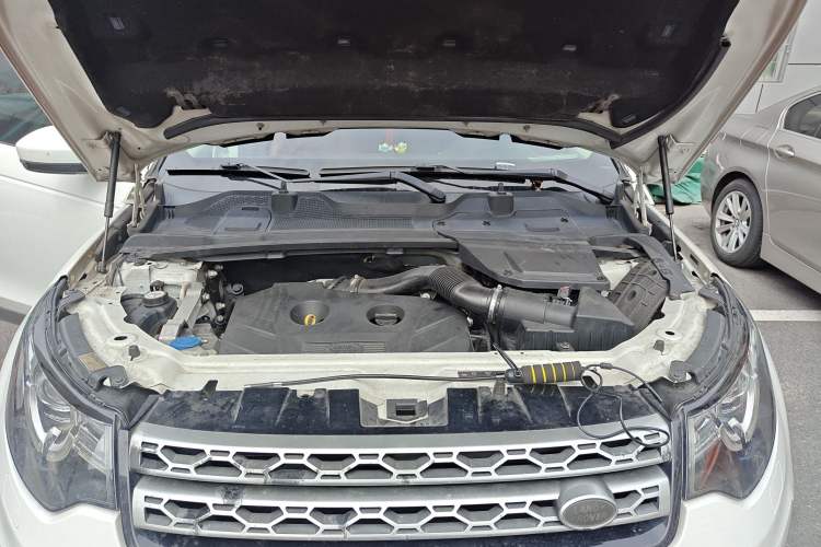 Used Land Rover Discovery Sport 2015 2.0T HSE LUXURY Engine Bay
