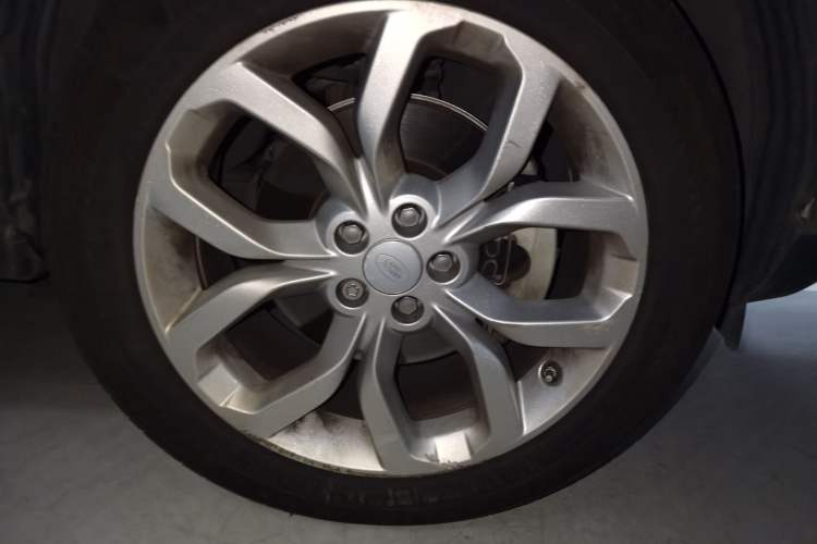 Used Land Rover Discovery Sport 2015 2.0T SE Exterior 1