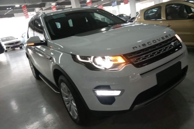 Used Land Rover Discovery Sport 2015 2.0T HSE LUXURY Front Right 45 Deg