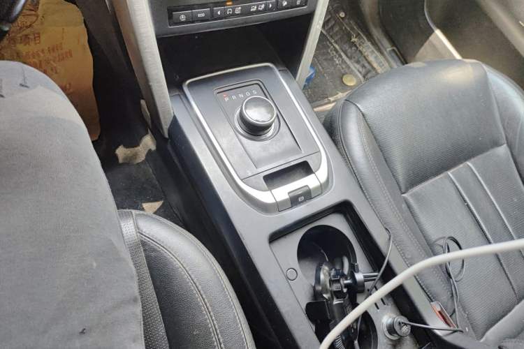 Used Land Rover Discovery Sport 2015 2.0T SE Gear Lever