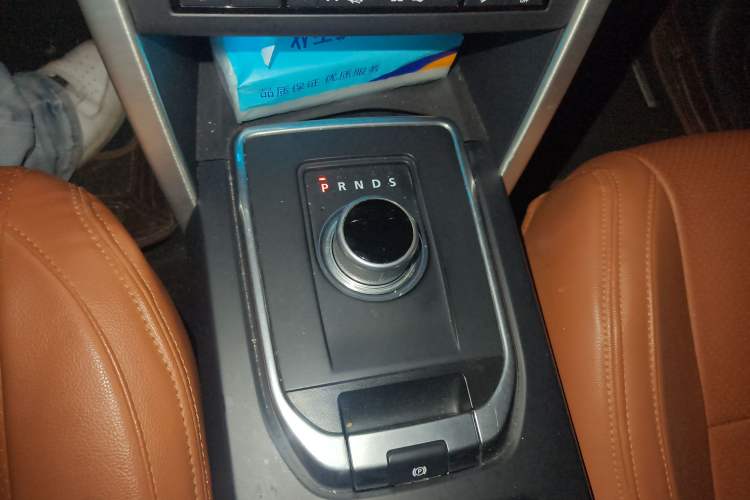 Used Land Rover Discovery Sport 2015 2.0T HSE LUXURY Gear Lever