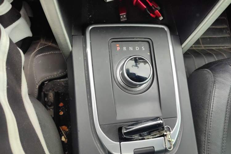 Used Land Rover Discovery Sport 2015 2.0T SE Gear Lever