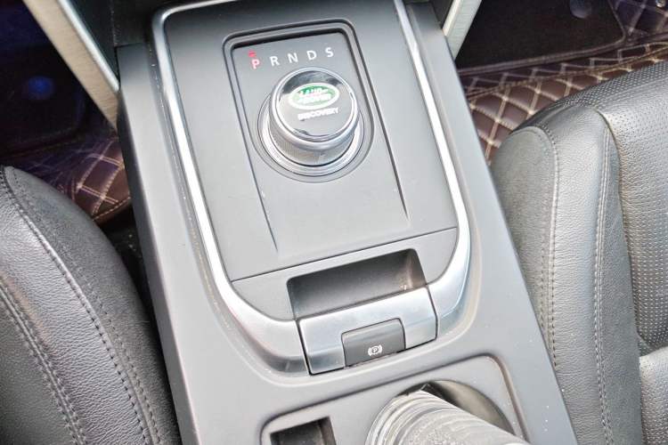 Used Land Rover Discovery Sport 2015 2.0T SE Gear Lever