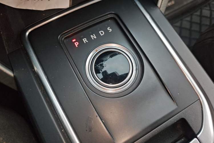 Used Land Rover Discovery Sport 2015 2.0T SE Gear Lever