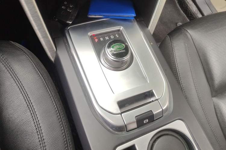 Used Land Rover Discovery Sport 2015 2.0T SE Gear Lever