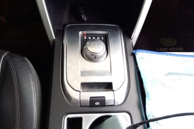 Used Land Rover Discovery Sport 2015 2.0T SE Gear Lever